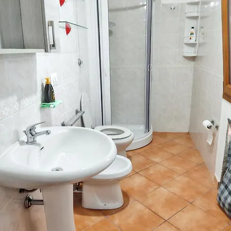 Apartment Beachside Retreat: 3-bedroom With Pool And Wi-fi *